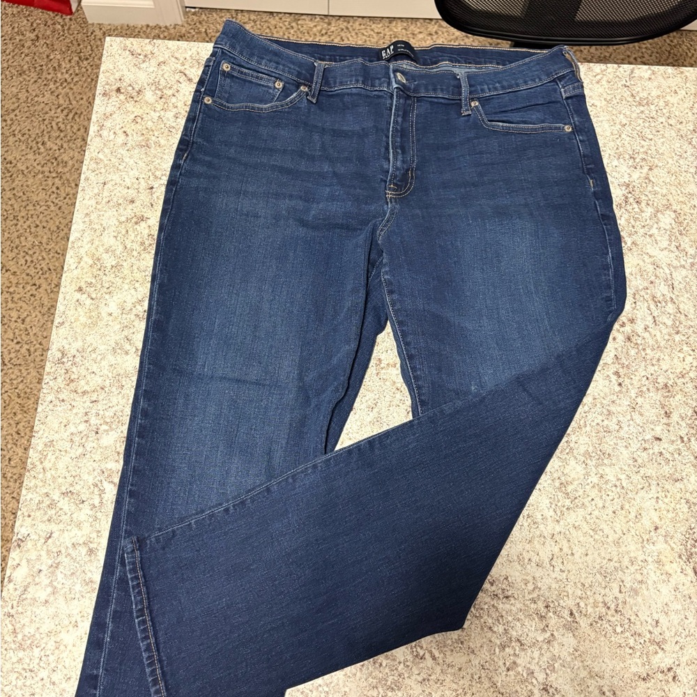 GAP Women's Classic Indigo Straight Leg Jeans